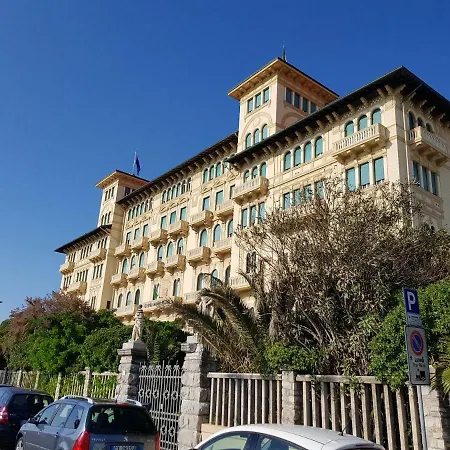 Rodeo Drive 公寓 维亚雷焦